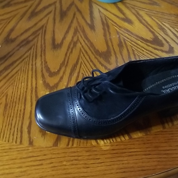 Shoes - Picture 2 of 6